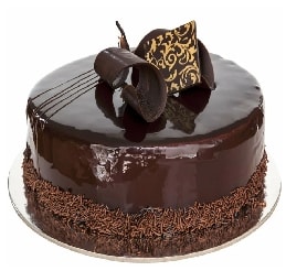 4 ile 6 kişilik klasik Çikolatalı yaş pasta