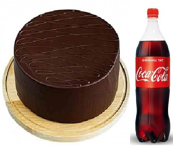 4 ile 6 kişilik Sade klasik çikolatalı yaş pasta 1 litre cola Doğum günü pastası siparişi